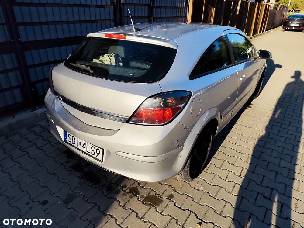 Opel Astra III GTC 2.0 T Sport - 8