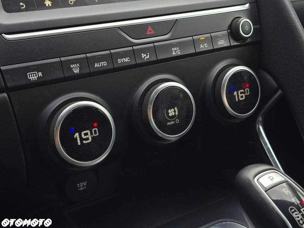 Jaguar E-Pace D150 AWD HSE - 18