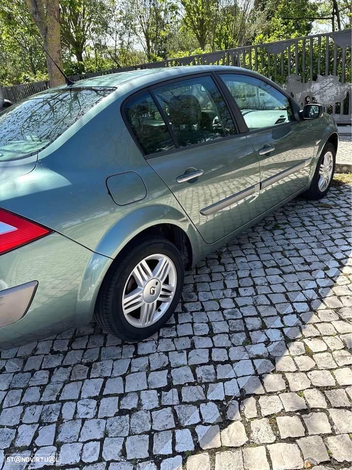 Renault Mégane 1.6 Luxe Privilége - 4