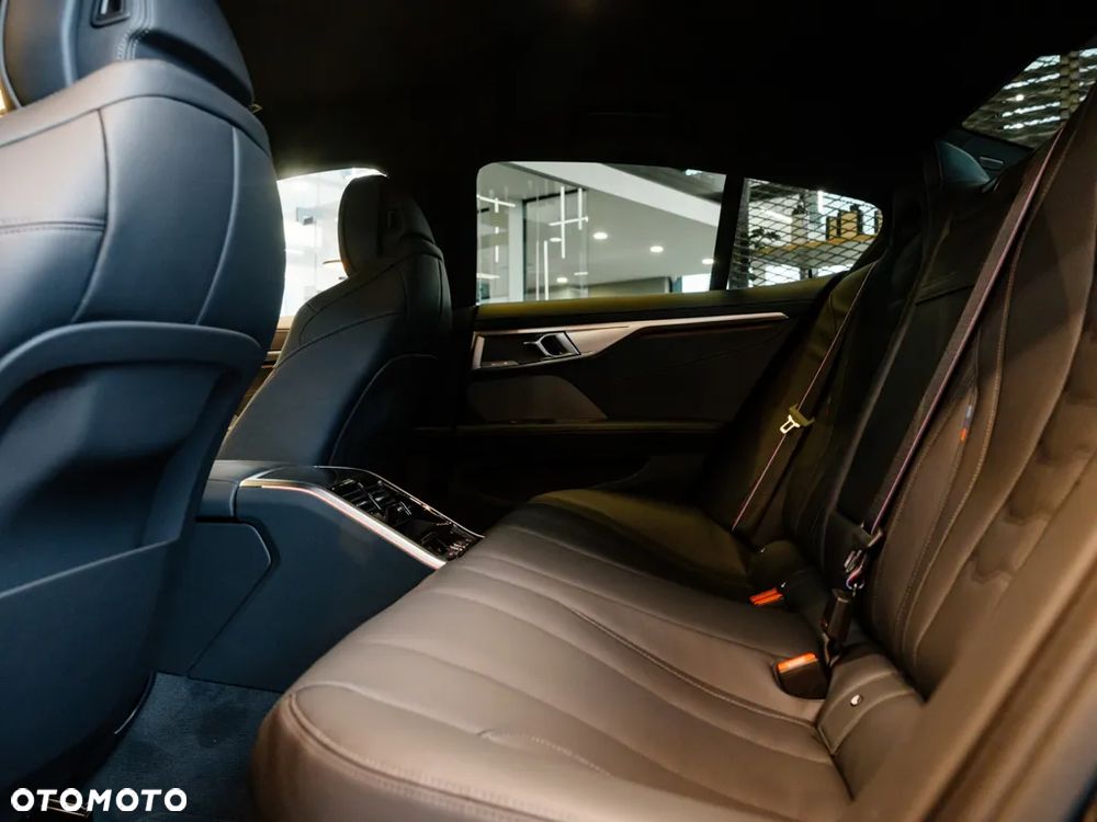 BMW Seria 8 840i xDrive - 16