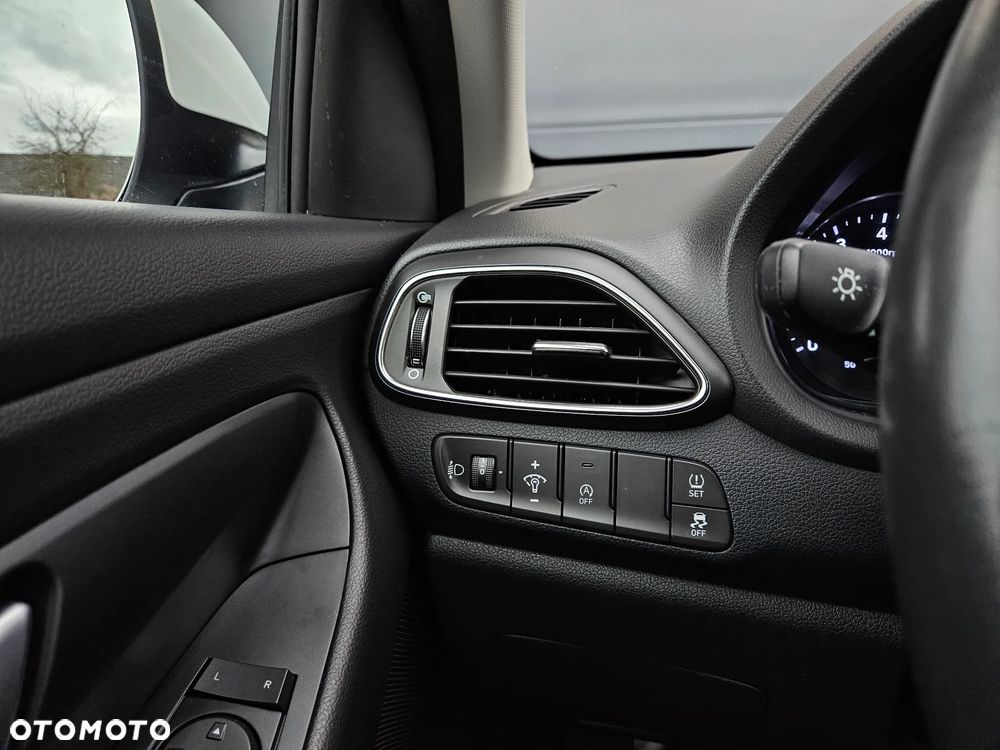 Hyundai i30 1.5 DPI Classic + - 25