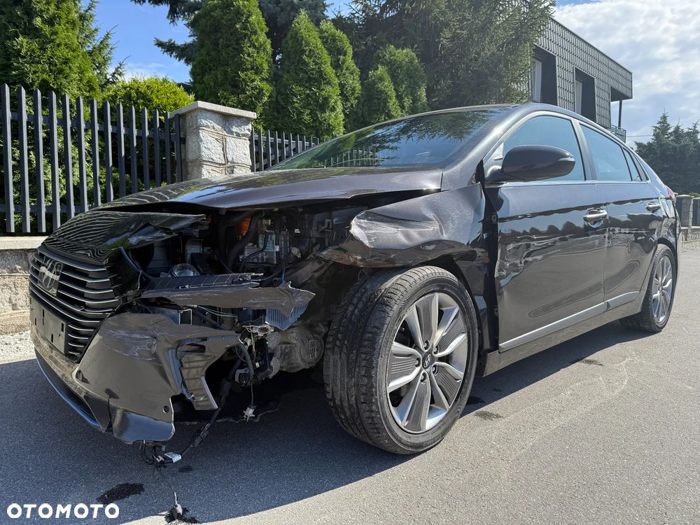 Hyundai IONIQ hybrid Business - 11
