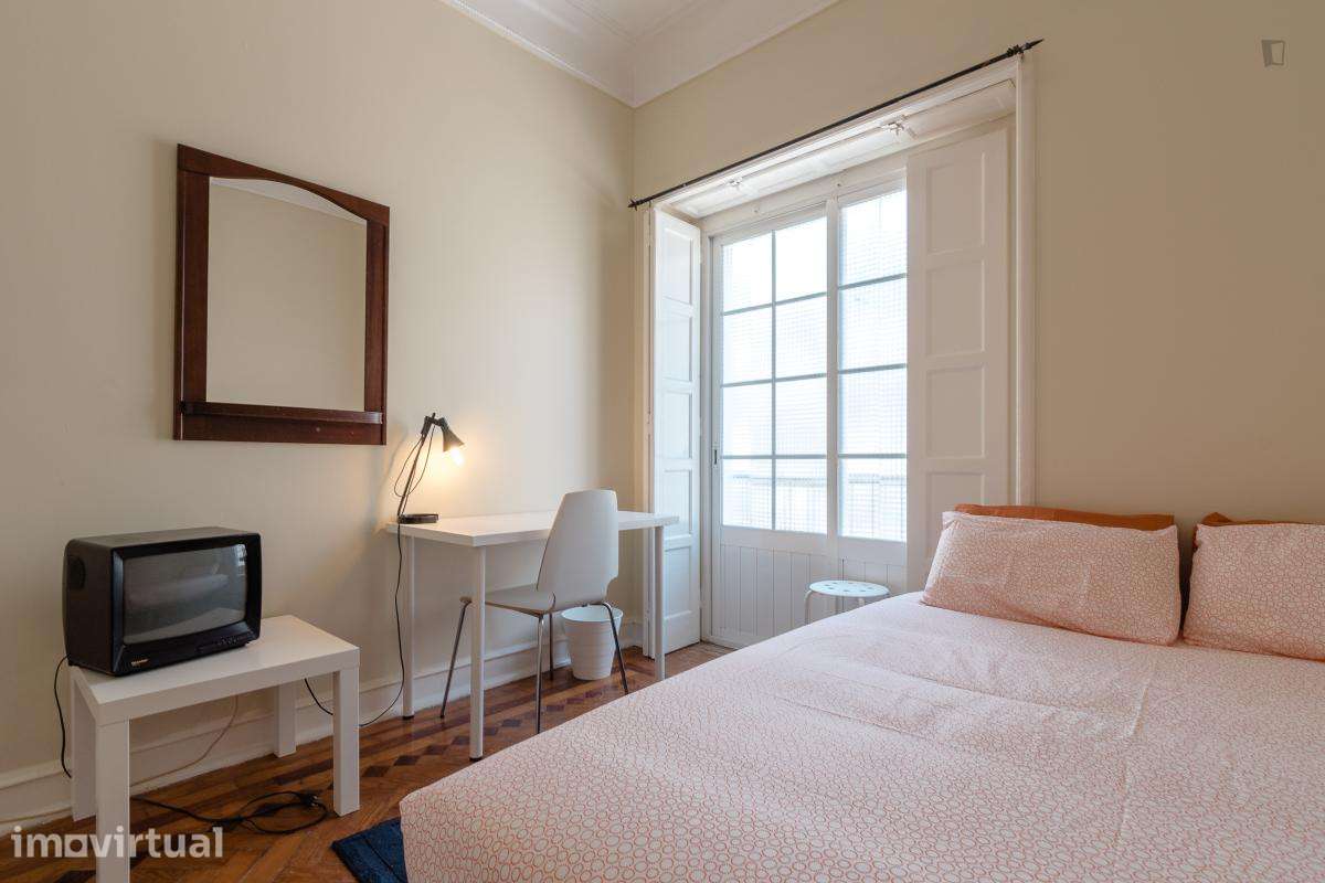 Quarto - localizado em Intendente Lisbon - Grande imagem: 2/20