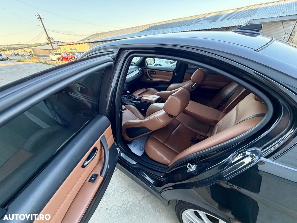 BMW Seria 3 320d Sport Line - 12