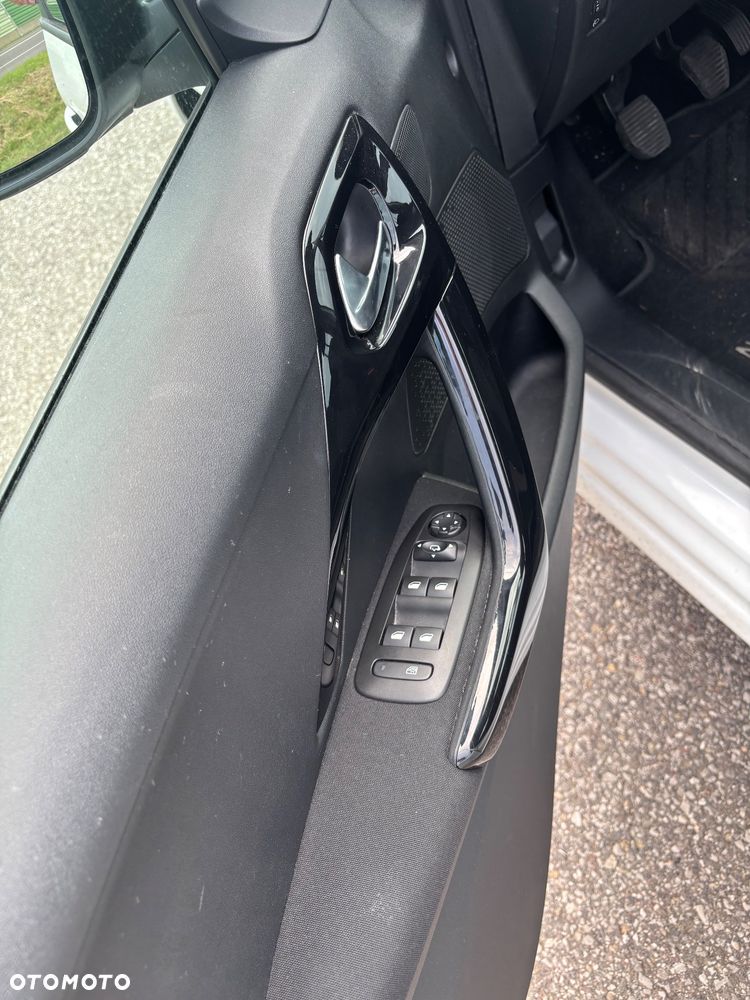 Peugeot 208 1.2 PureTech GPF Signature S&S - 12