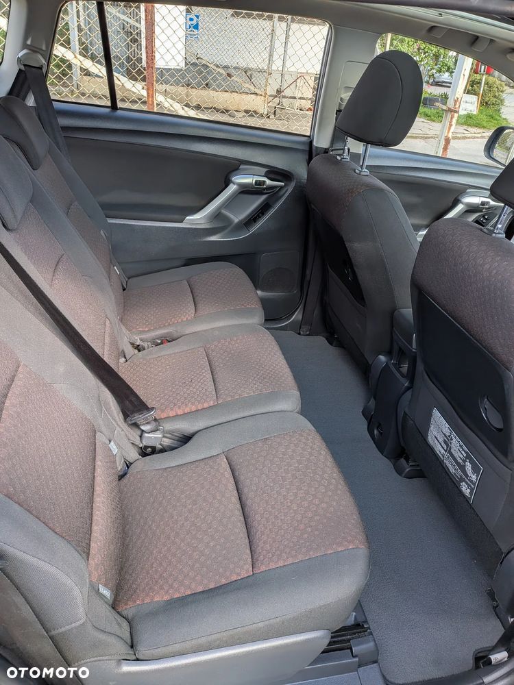 Toyota Verso 1.8 Executive - 29