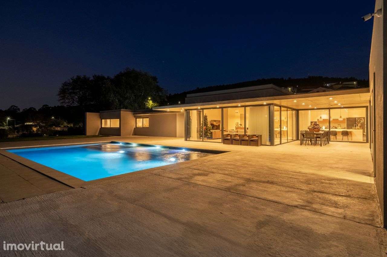 Moradia Térrea V4+1 com piscina e vistas panorâmicas - Grande imagem: 5/57