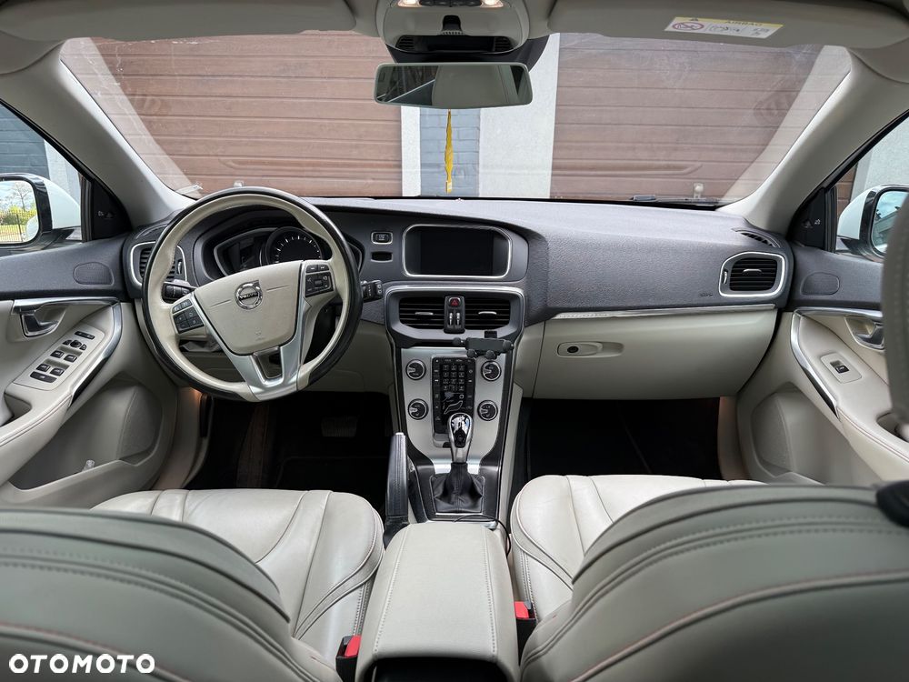 Volvo V40 Cross Country T4 Drive-E Ocean Race - 12