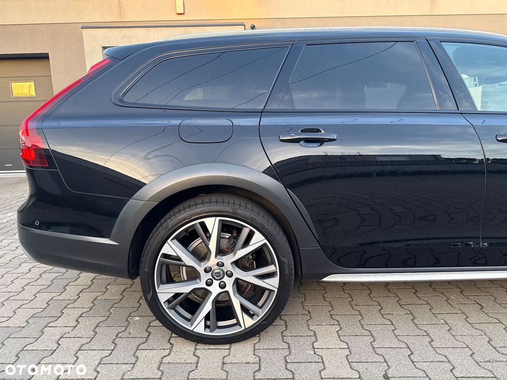 Volvo V90 Cross Country - 4