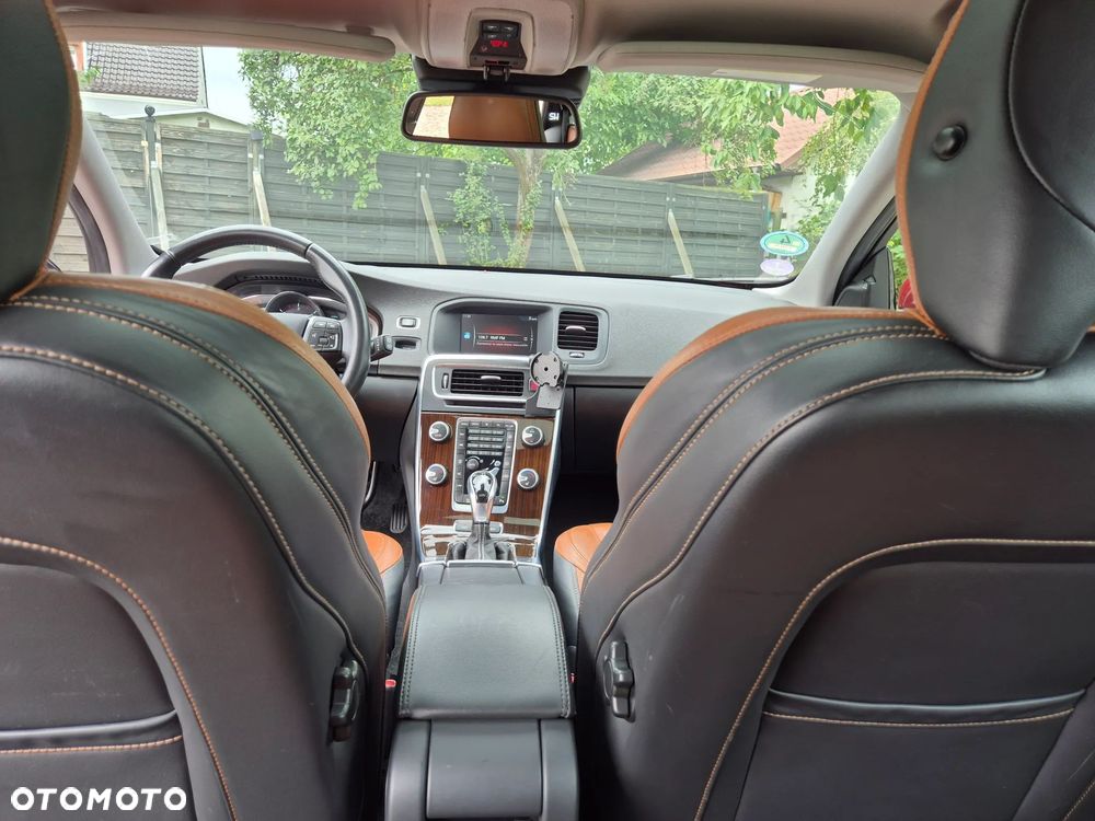Volvo V60 D6 AWD Plug-in Hybrid R-Design Summum - 13