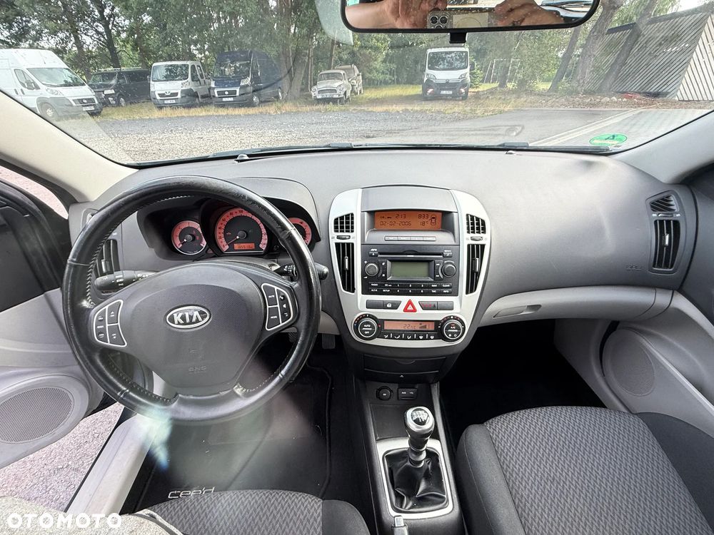 Kia Ceed 1.6 CRDi ISG Business Line - 9