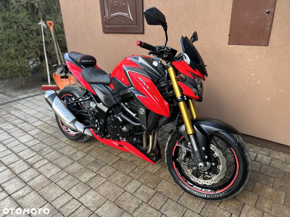 Suzuki GSX - 14