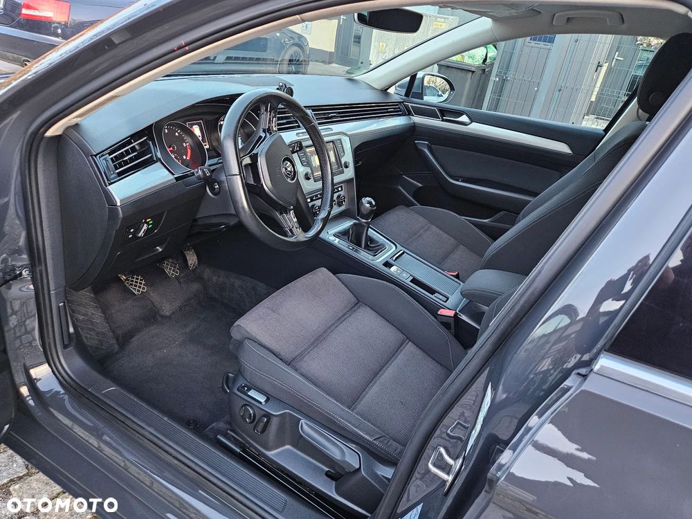 Volkswagen Passat Variant 2.0 TDI SCR BlueMotion Comfortline - 9