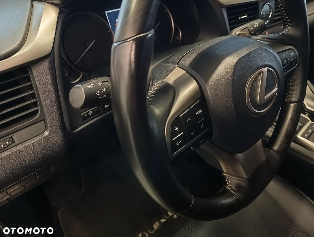 Lexus RX - 9