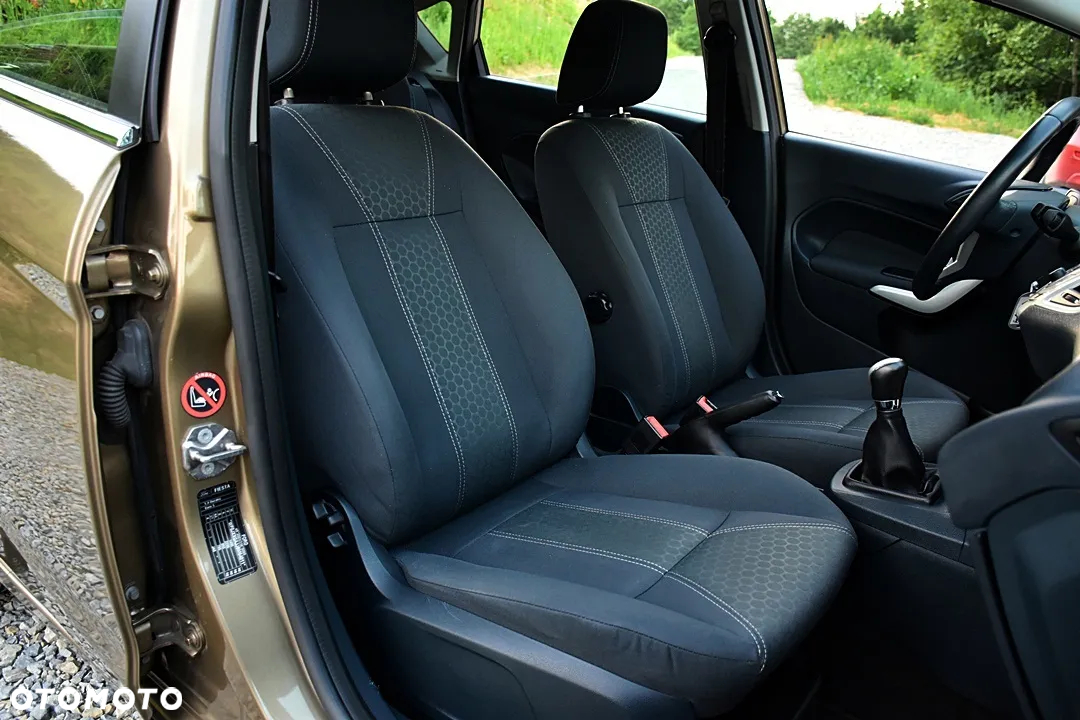 Ford Fiesta 1.4 Ghia - 29