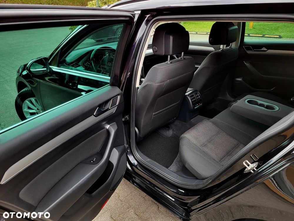 Volkswagen Passat - 26
