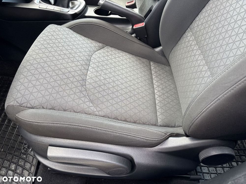 Kia Ceed - 12