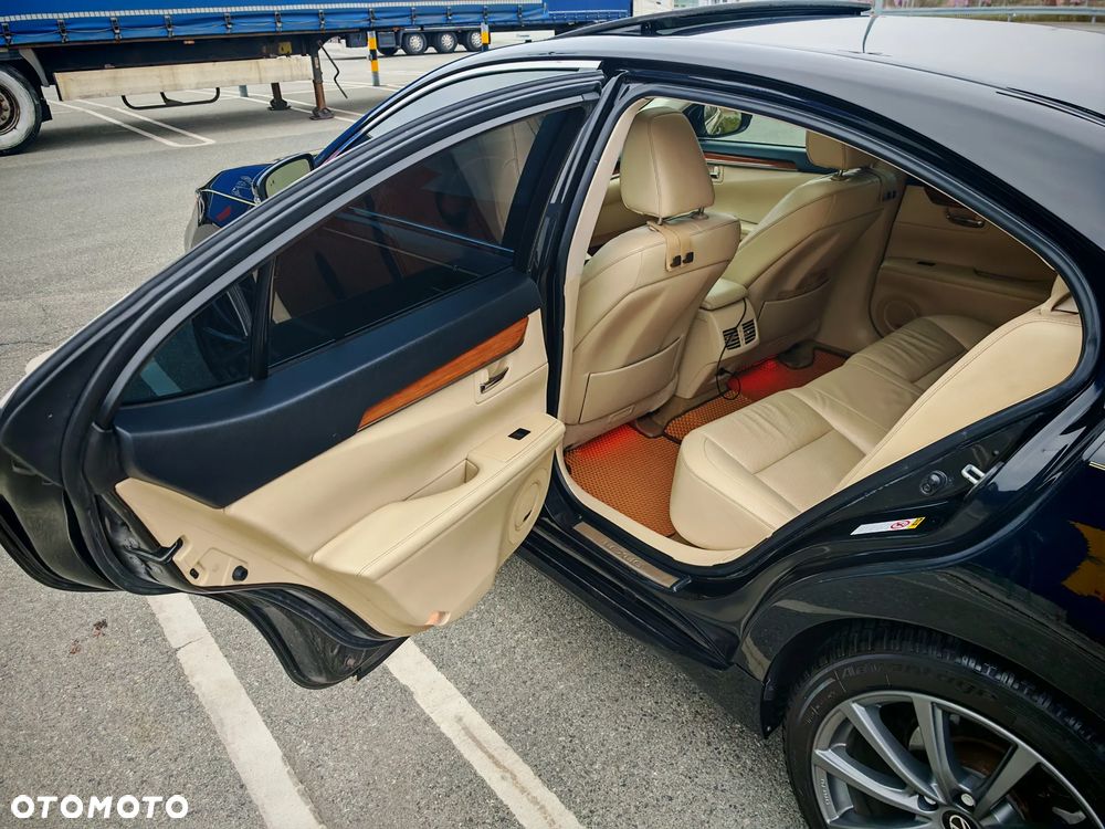 Lexus ES - 10