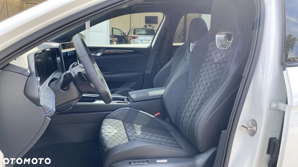 Volkswagen Passat Variant 2.0 TDI SCR 4Mot R-Line Plus DSG - 20
