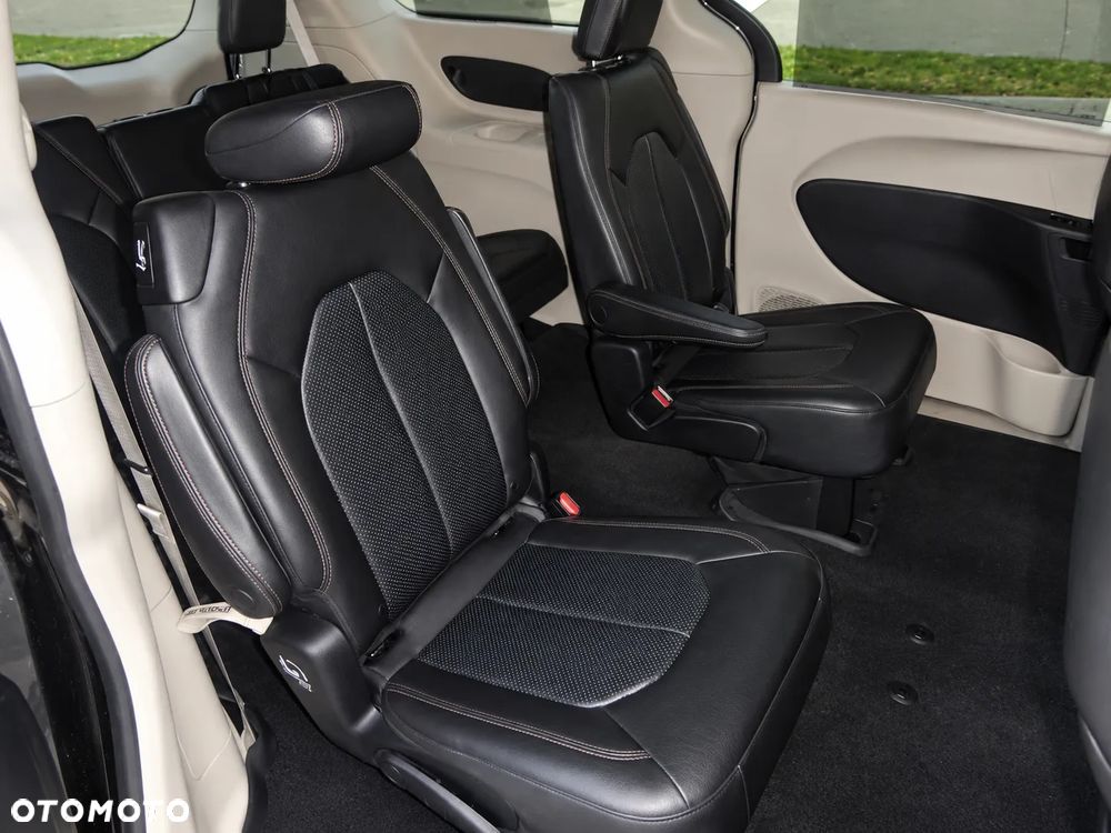 Chrysler Pacifica - 21
