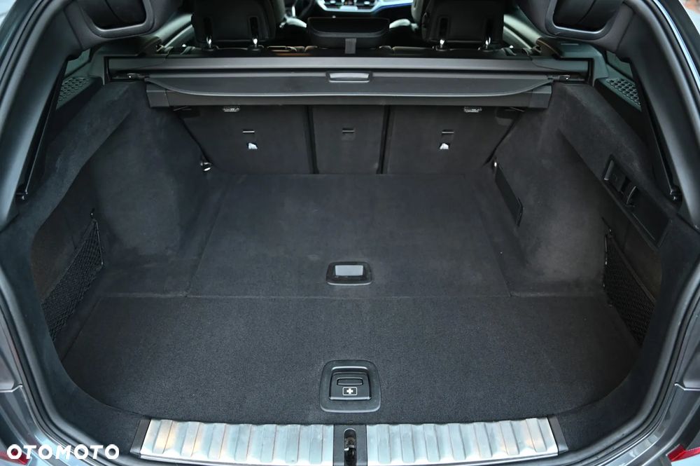 BMW Seria 3 320d Edition M Sport Shadow - 13