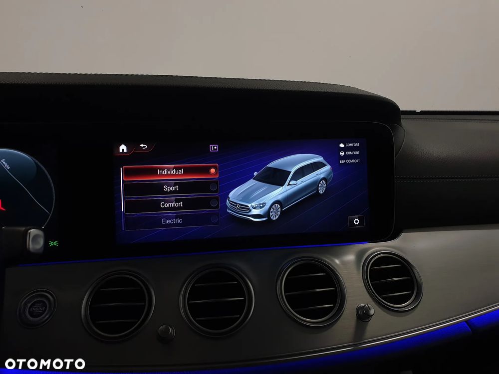 Mercedes-Benz Klasa E 300 de 4Matic 9G-TRONIC AMG Line - 23