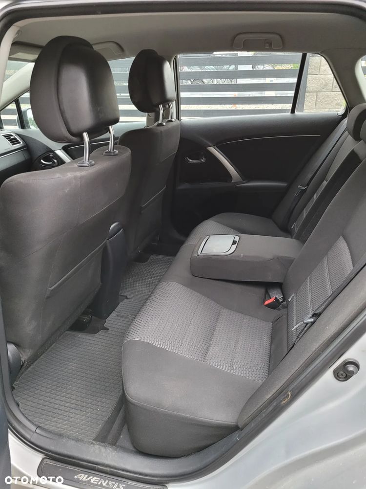 Toyota Avensis - 11