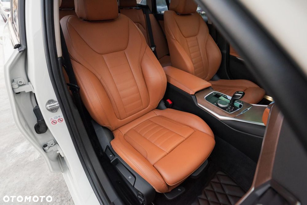 BMW Seria 3 320d Luxury Line - 16