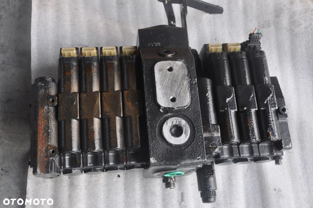 Rozdzielacz Hydrauliczny Deutz Fahr 9340 TTV  Rexroth R917007116 - 5