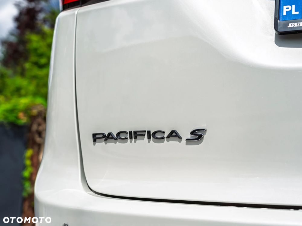 Chrysler Pacifica - 35