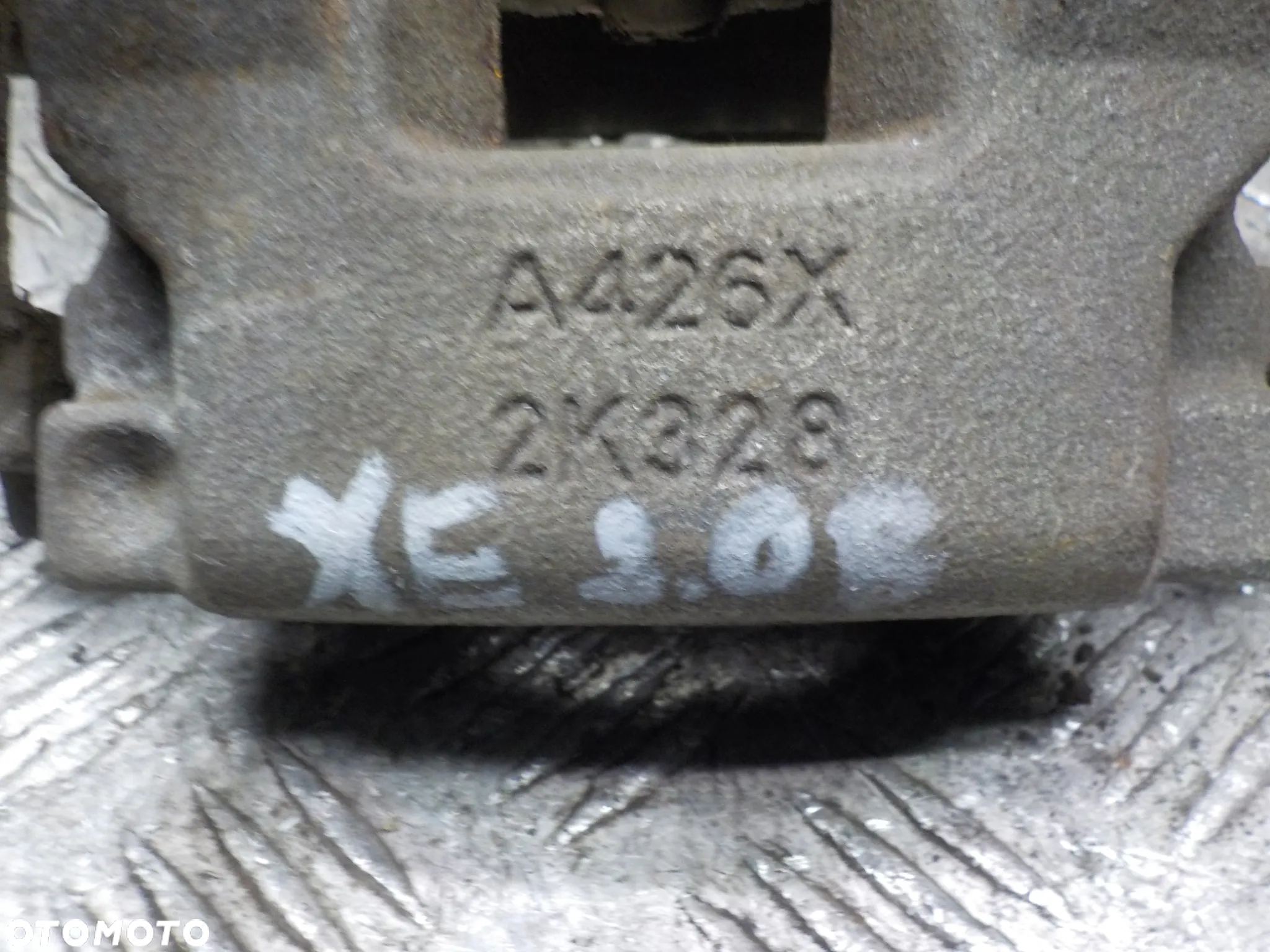 JAGUAR XE 2.0 T ZACISK HAMULCOWY PRAWY LUB LEWY TYŁ TYLNY GX73-2K327-BE  GX73-2K328-BE - 2