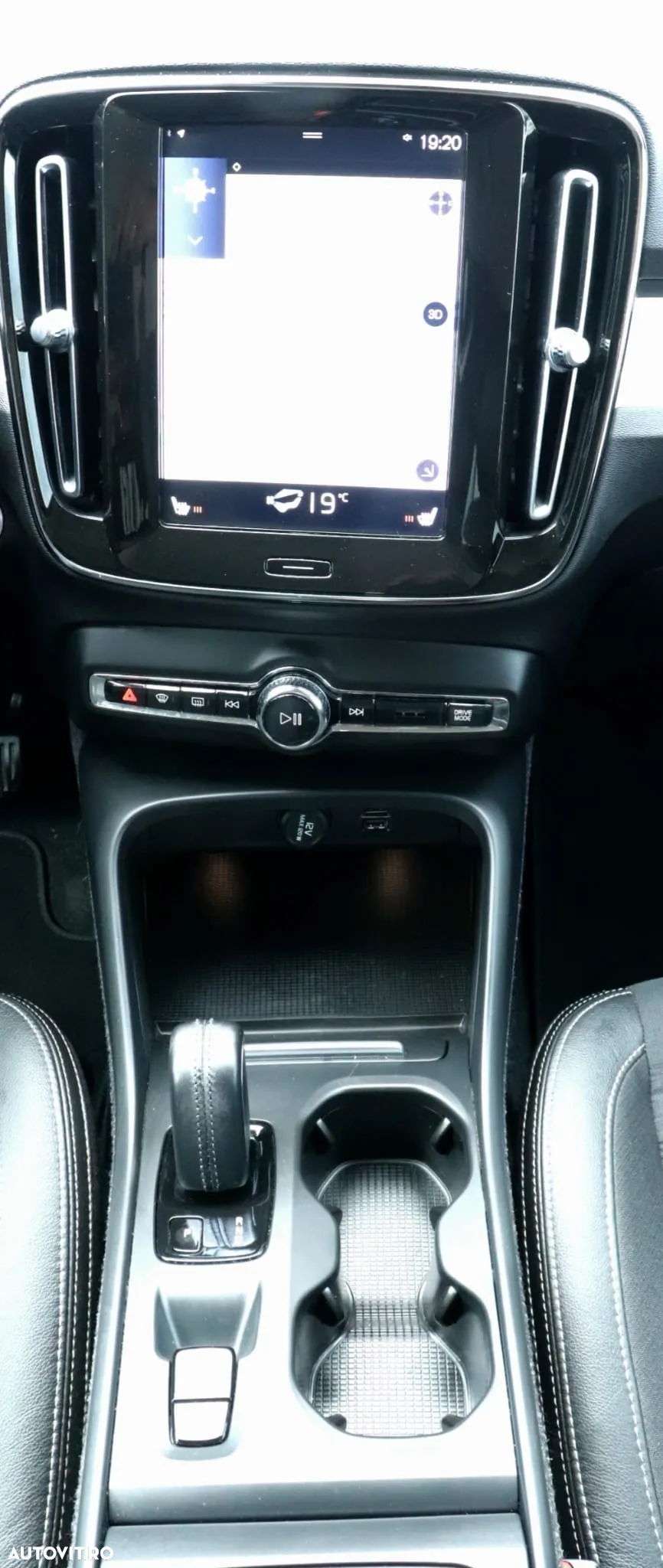 Volvo XC 40 D3 AWD Momentum - 28