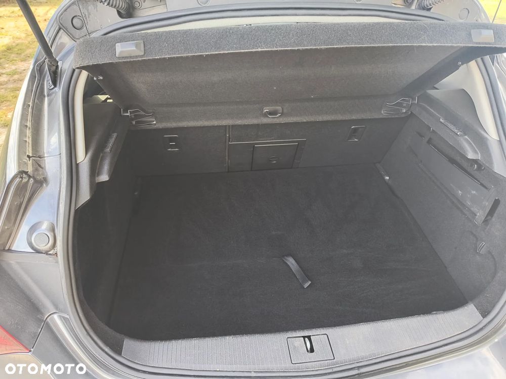 Opel Astra IV 1.4 T Cosmo - 10