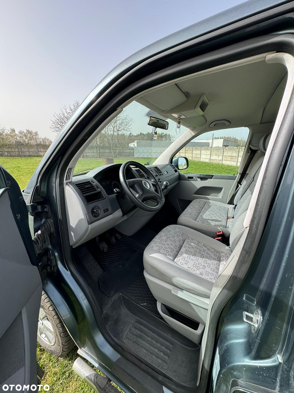 Volkswagen Caravelle - 12