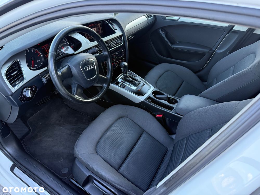 Audi A4 Limousine - 14