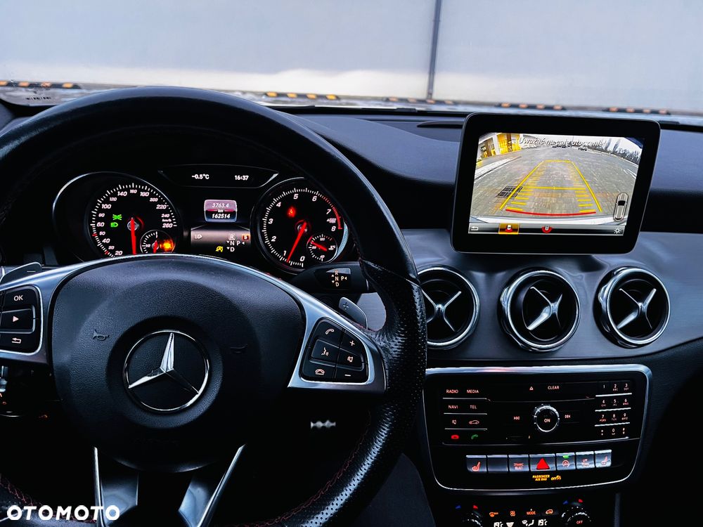 Mercedes-Benz GLA 180 7G-DCT AMG Line - 22