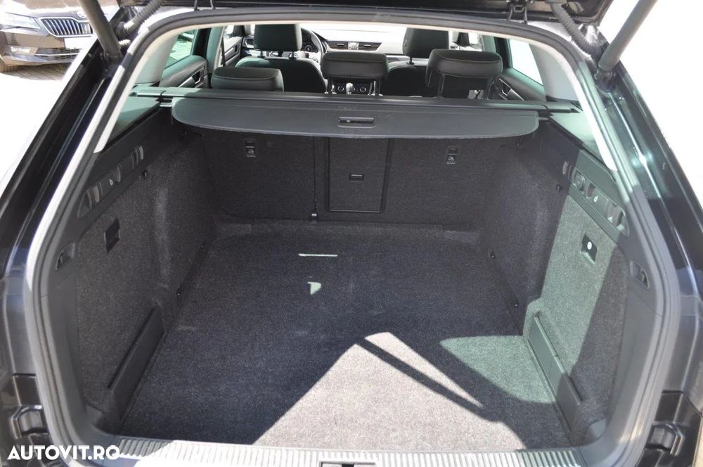 Skoda Superb 2.0 TDI DSG Premium Edition - 31