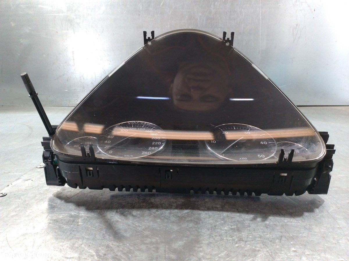 LICZNIK MERCEDES-BENZ W203 A20354095    110.080.307/004 - 7