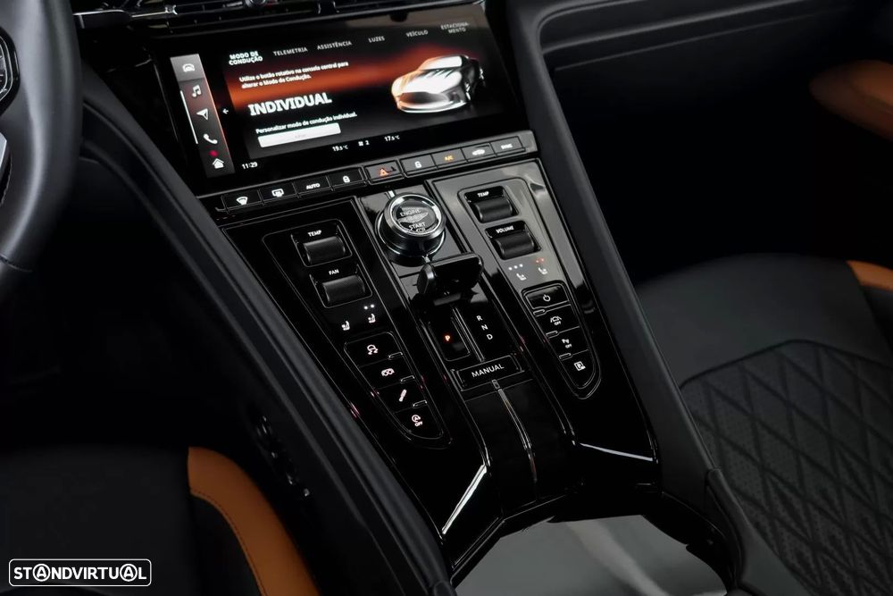 Aston Martin DB12 Coupé - 11