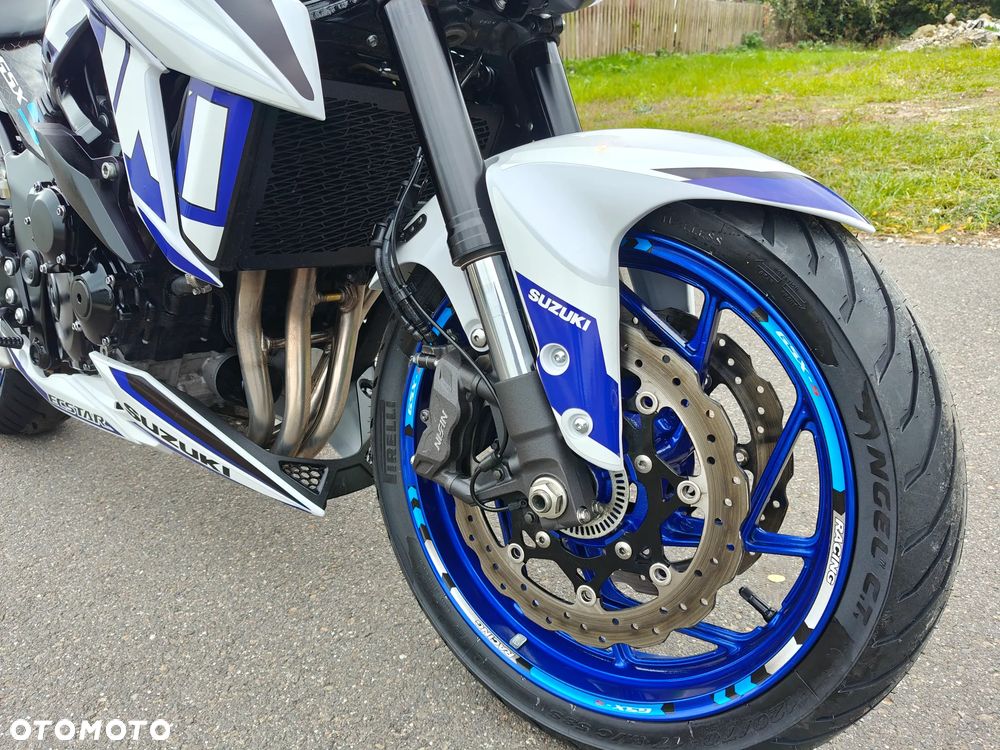 Suzuki GSX - 24