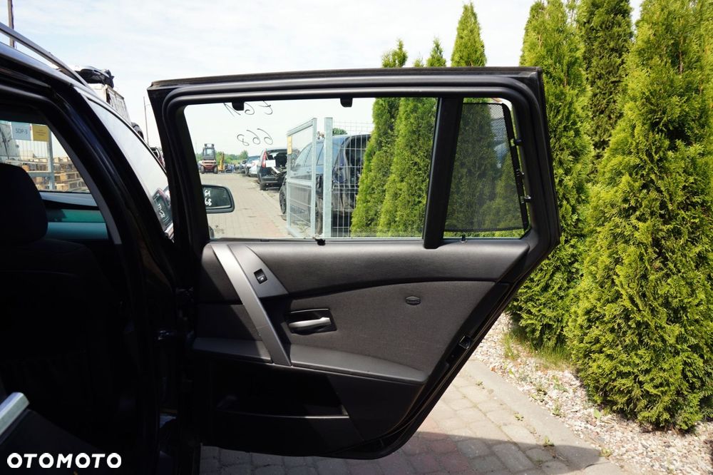 BOCZEK TAPICERKA DRZWI PRAWY TYŁ 5 E61 KOMBI ROLETA BMW 2003-2007 - 2