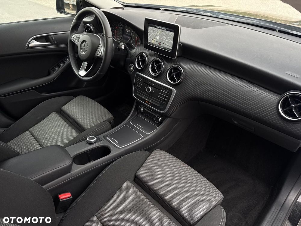 Mercedes-Benz GLA - 27