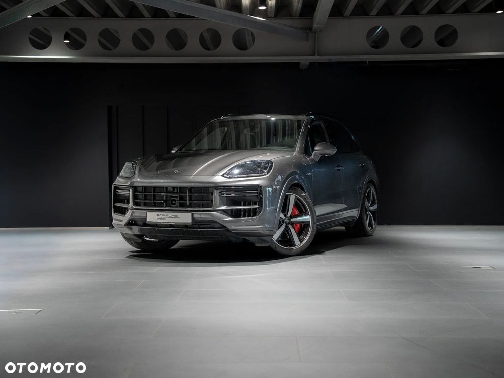 Porsche Cayenne Turbo E-Hybrid PHEV - 1