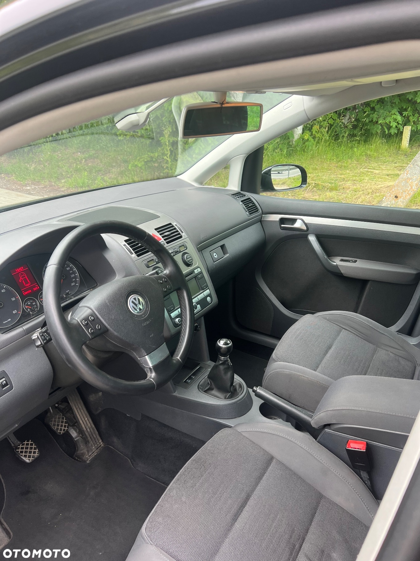 Volkswagen Touran 2.0 TDI DPF Highline - 13