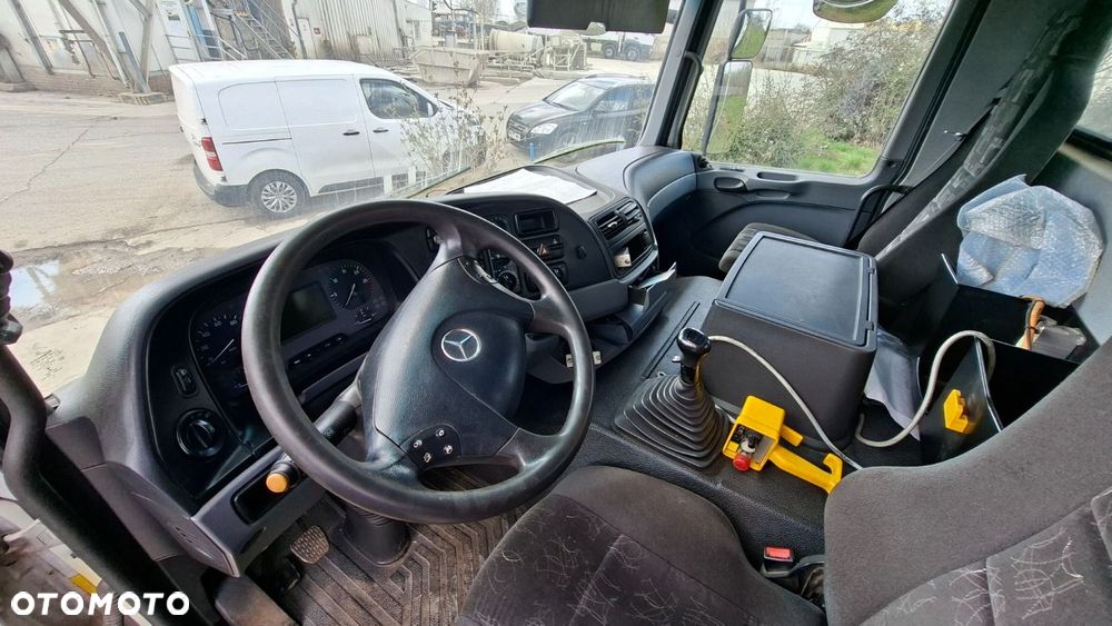 Versalift Actros 3241 B 8X4 + Schwing Fbp 24-125 - 14