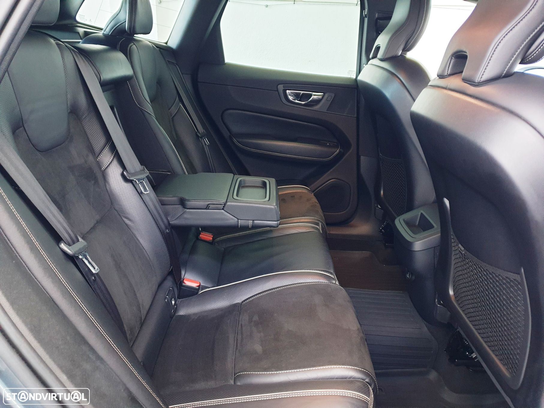 Volvo XC 60 2.0 D4 R-Design Geartronic - 27