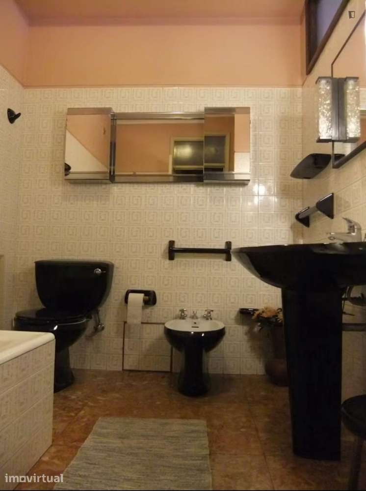 Quarto - localizado em Santo Ildefonso Porto - Grande imagem: 2/21