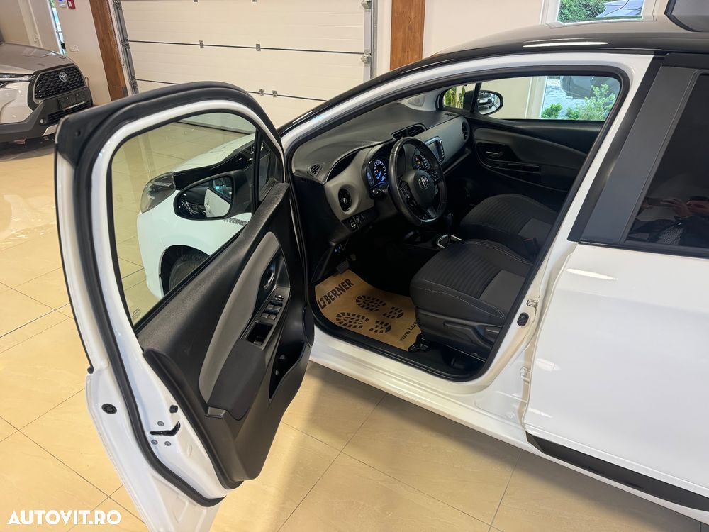 Toyota Yaris 1.5 VVT-i HSD Bi-Tone G&B - 6