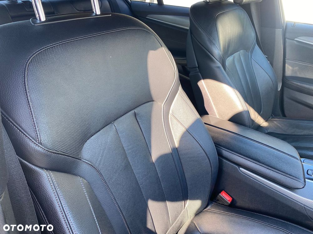 BMW Seria 5 M550i xDrive sport - 30