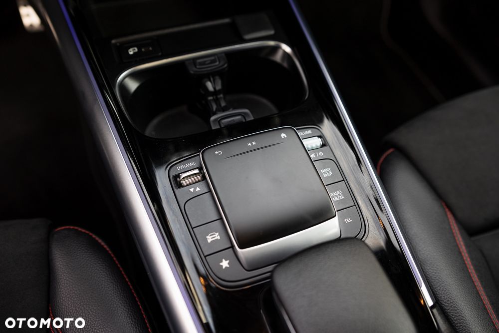 Mercedes-Benz GLA 250 8G-DCT AMG Line - 21